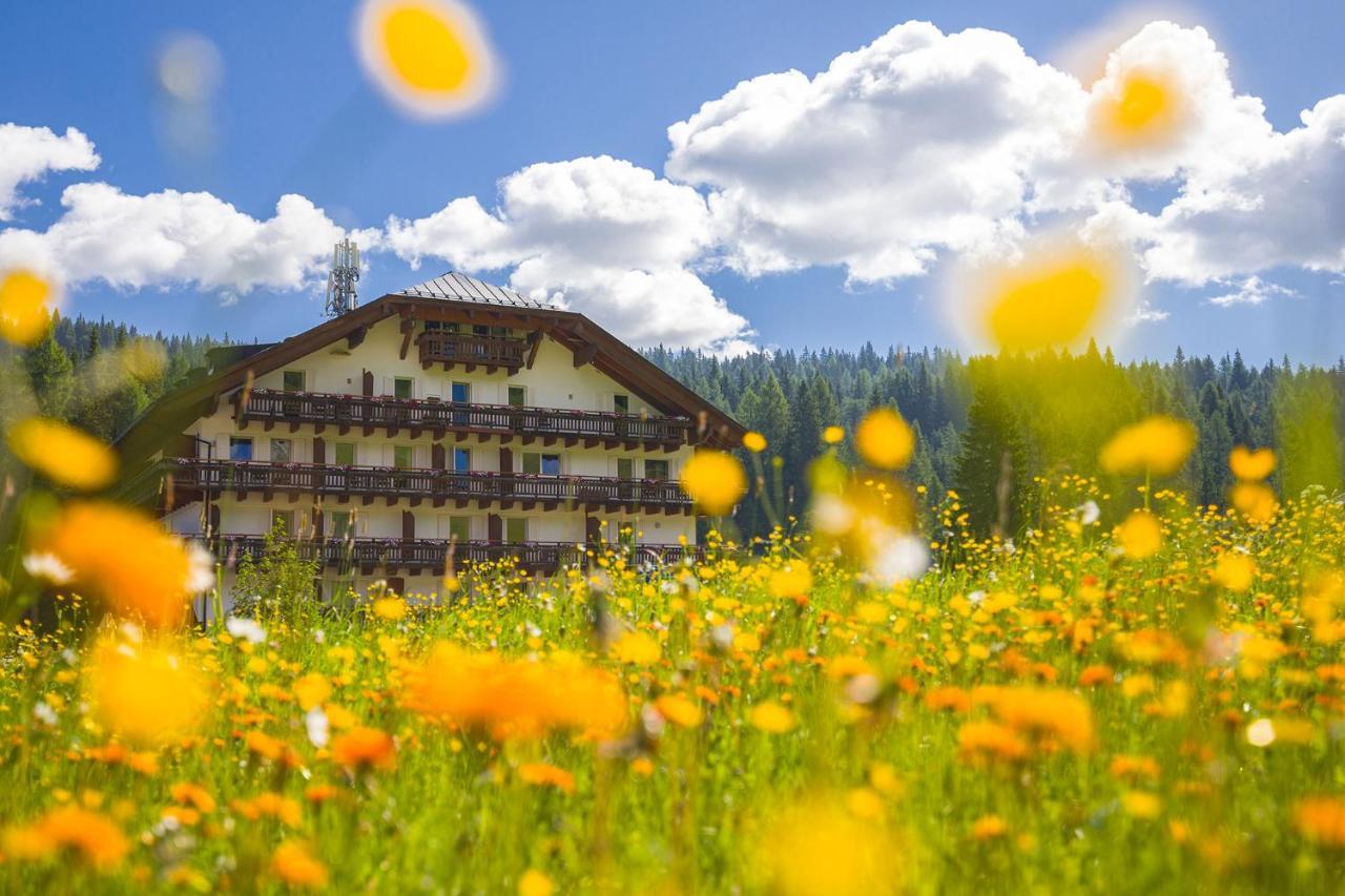 Hotel Kreuzberg Monte Croce Sexten Buitenkant foto