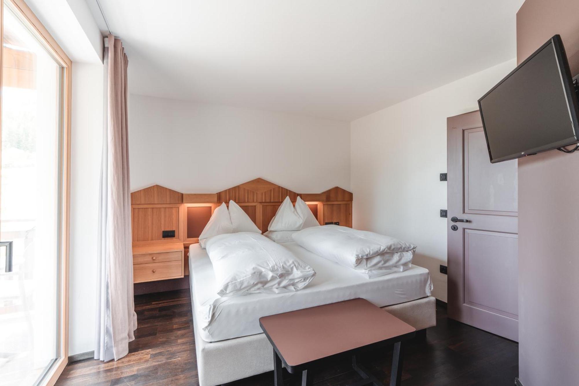 Hotel Kreuzberg Monte Croce Sexten Buitenkant foto