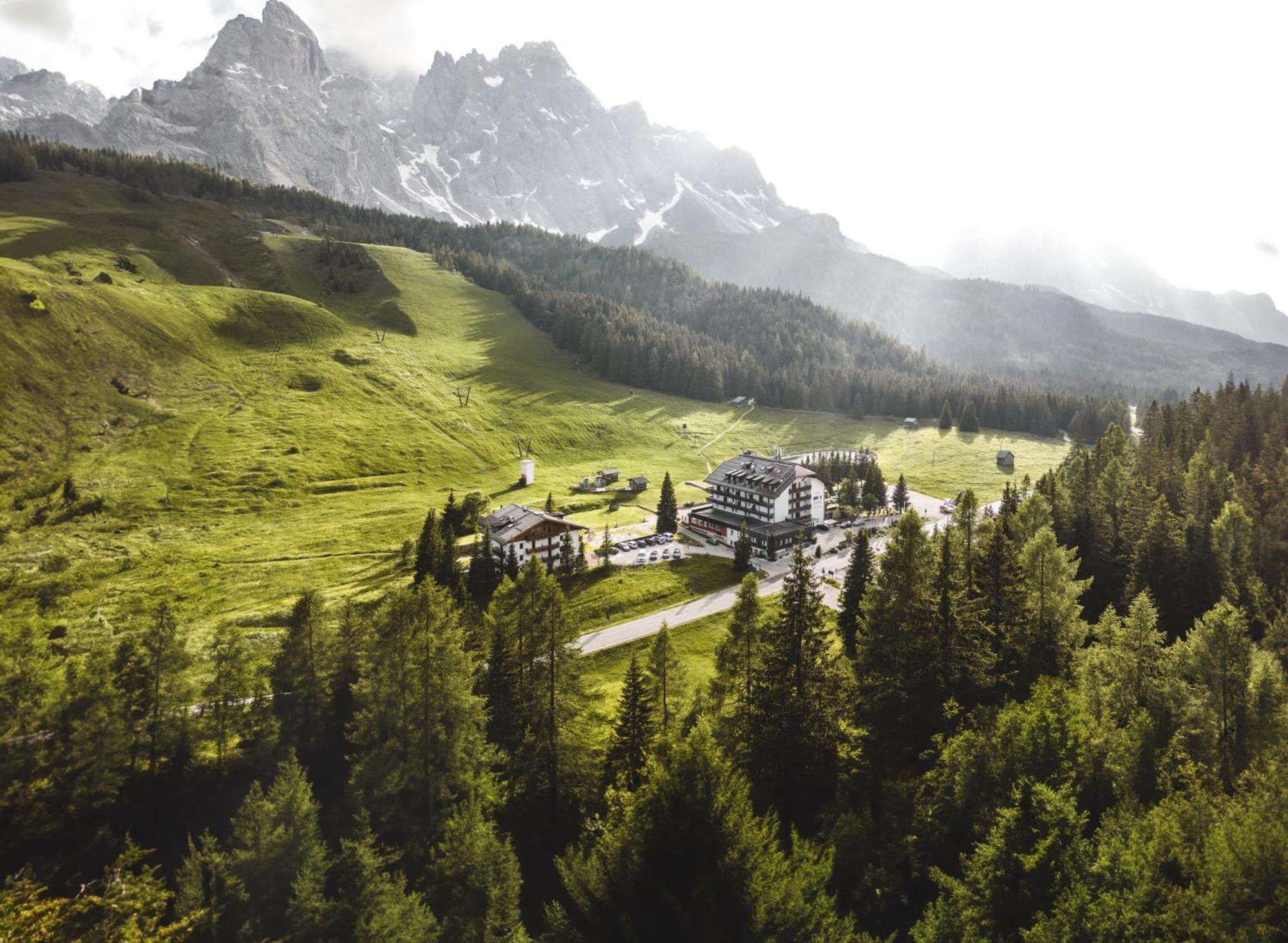 Hotel Kreuzberg Monte Croce Sexten Buitenkant foto